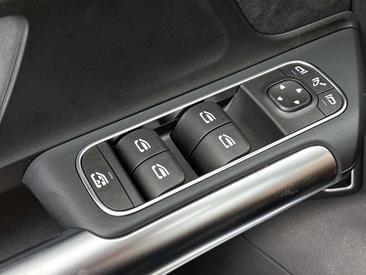 Mercedes GLA 250e — photo 8