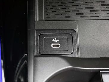 Mercedes GLA 250e — photo 9