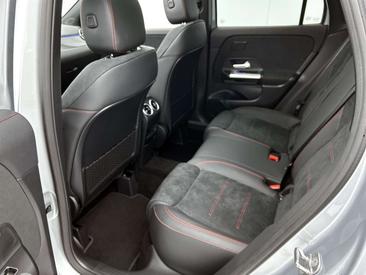 Mercedes GLA 250e — photo 27