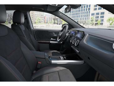 Mercedes EQA 300 4MATIC — photo 4