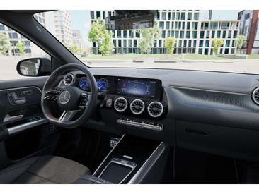 Mercedes EQA 300 4MATIC — photo 6