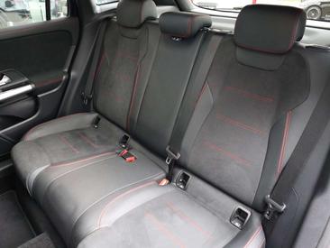 Mercedes GLA 250e — photo 10