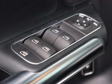 Mercedes GLA 250e — photo 15