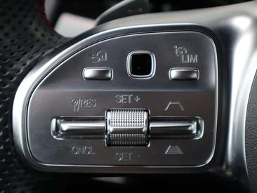 Mercedes GLA 250e — photo 16