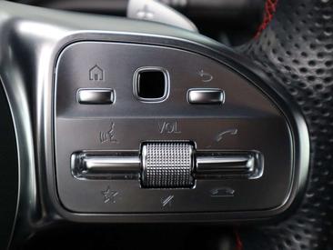 Mercedes GLA 250e — photo 17