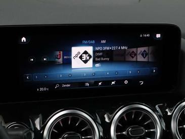 Mercedes GLA 250e — photo 22
