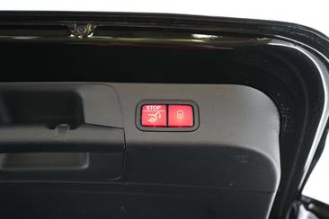Mercedes EQB 250 — photo 24
