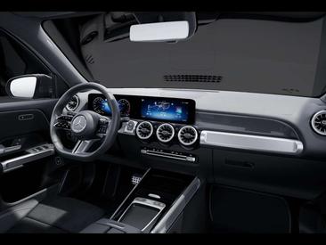 Mercedes GLB 200 — photo 11