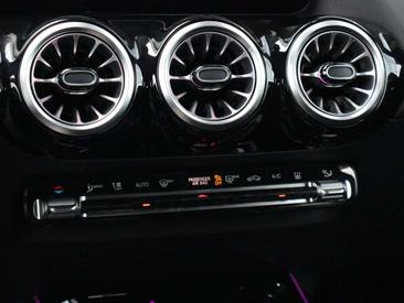 Mercedes GLA 250e — photo 28