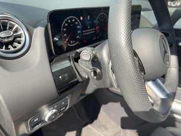 Mercedes GLA 200 — photo 13