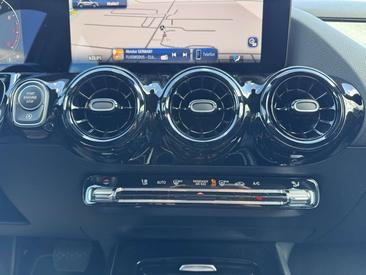 Mercedes GLA 200 — photo 15
