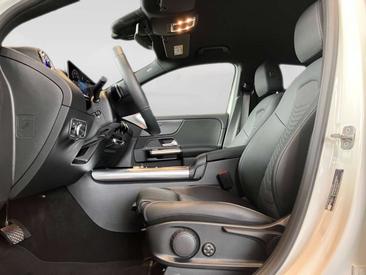 Mercedes GLA 180 — photo 10
