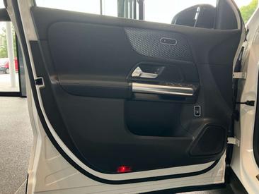 Mercedes GLA 180 — photo 14
