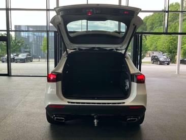 Mercedes GLA 180 — photo 17