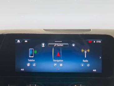 Mercedes GLA 180 — photo 20