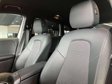 Mercedes GLA 180 — photo 24
