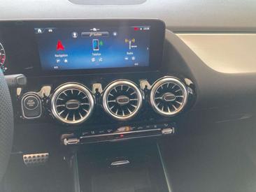 Mercedes GLA 200 — photo 12