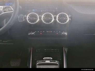 Mercedes EQA 250 — photo 4
