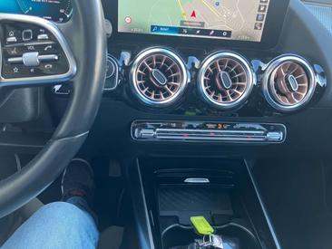 Mercedes EQA 350 — photo 12