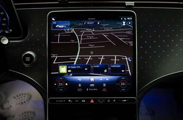 Mercedes EQE SUV 350+ Star Edition — photo 17