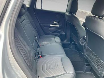 Mercedes GLA 180 — photo 11
