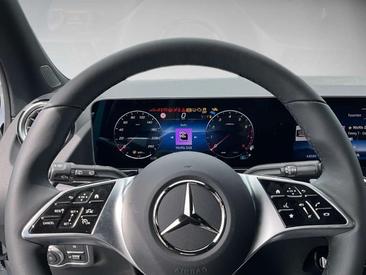 Mercedes GLA 180 — photo 12