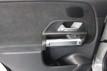 Mercedes GLB 200 — photo 17