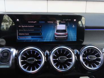 Mercedes EQB 250 — photo 24