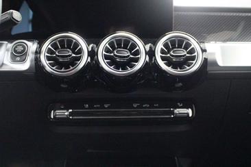 Mercedes GLB 200d — photo 13