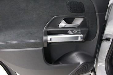 Mercedes GLB 200d — photo 17