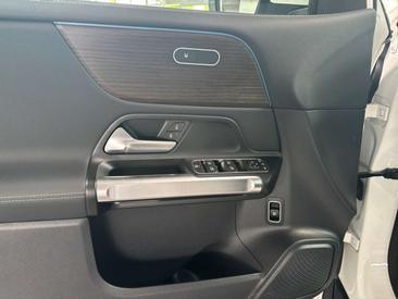 Mercedes EQB 250 — photo 9