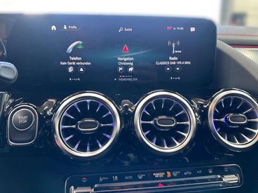 Mercedes EQA 250 — photo 9