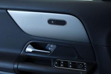 Mercedes GLA 250e — photo 20