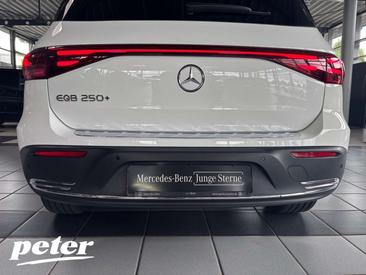 Mercedes EQB 250 — photo 17