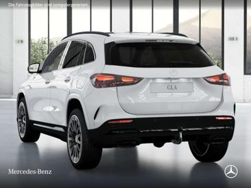 Mercedes GLA 200 — photo 19