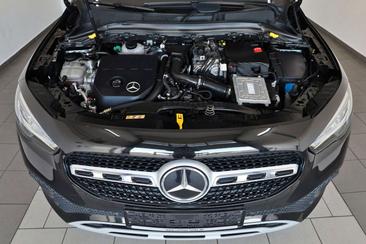 Mercedes GLA 250e — photo 22