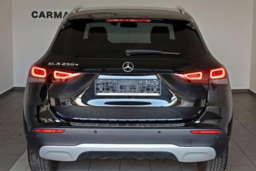 Mercedes GLA 250e — photo 23
