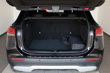 Mercedes GLA 250e — photo 24