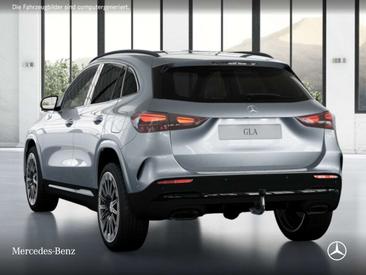 Mercedes GLA 180 — photo 19