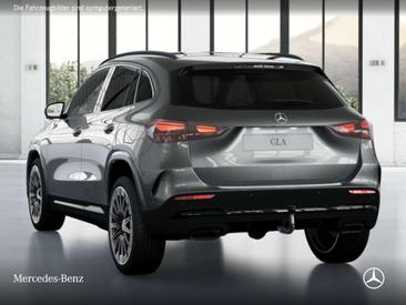 Mercedes GLA 200 — photo 20