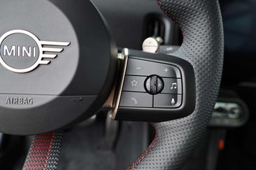 Mini Cabrio John Cooper Works — photo 10