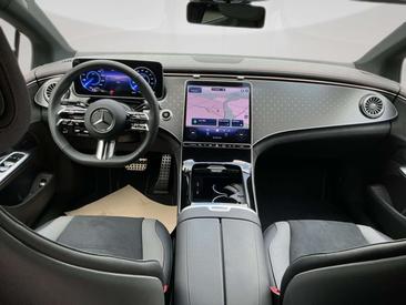 Mercedes EQE 300 — photo 11