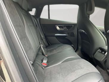 Mercedes EQE 300 — photo 12