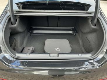 Mercedes EQE 300 — photo 13