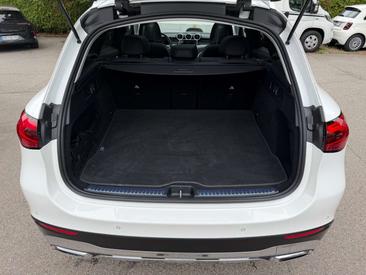 Mercedes GLC 200 — photo 11