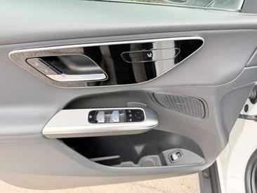 Mercedes GLC 200 — photo 16