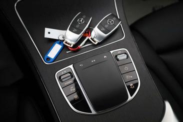 Mercedes GLC 300 — photo 21