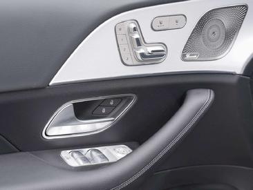 Mercedes GLE 300 Night Edition — photo 17