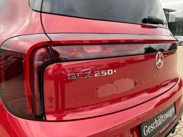 Mercedes GLB 250 Night Edition — photo 11