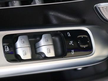 Mercedes EQE 500 Sport — photo 26